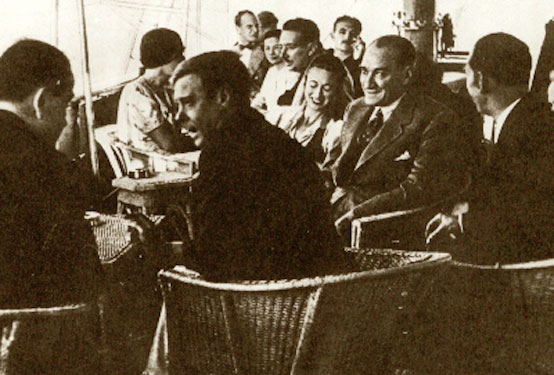 Cumhurbaşkanı Atatürk, İngiltere Kralı Edward ile Ertuğrul Yatı'nda (6 Eylül 1936)