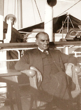 Cumhurbaşkanı Atatürk, Ege Vapuru ile Trabzon'a giderken (Haziran 1937)